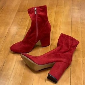 Marc Fisher red size 9 booties